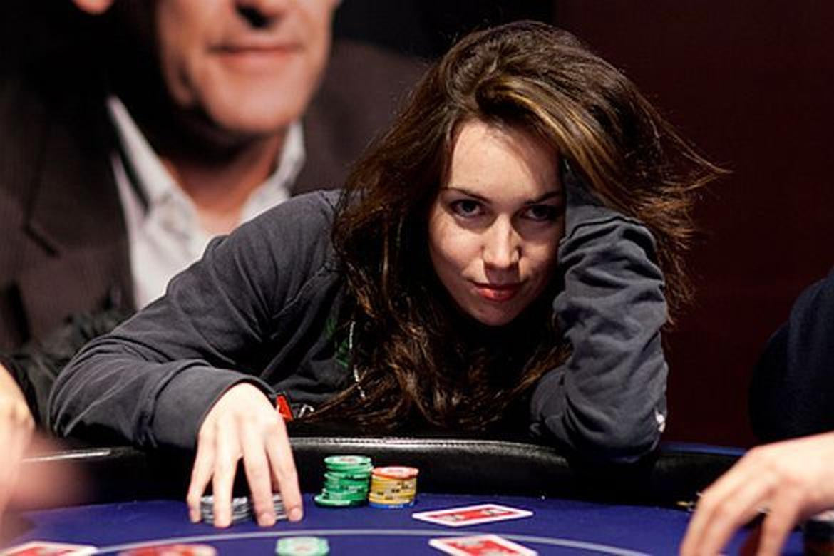 Kỹ thuật bluff poker 5 lá - Chiến lược tinh tế trong trò chơi thẻ bài